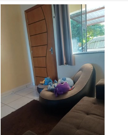 Customer photo showing the inflatable lounge chair in a living room